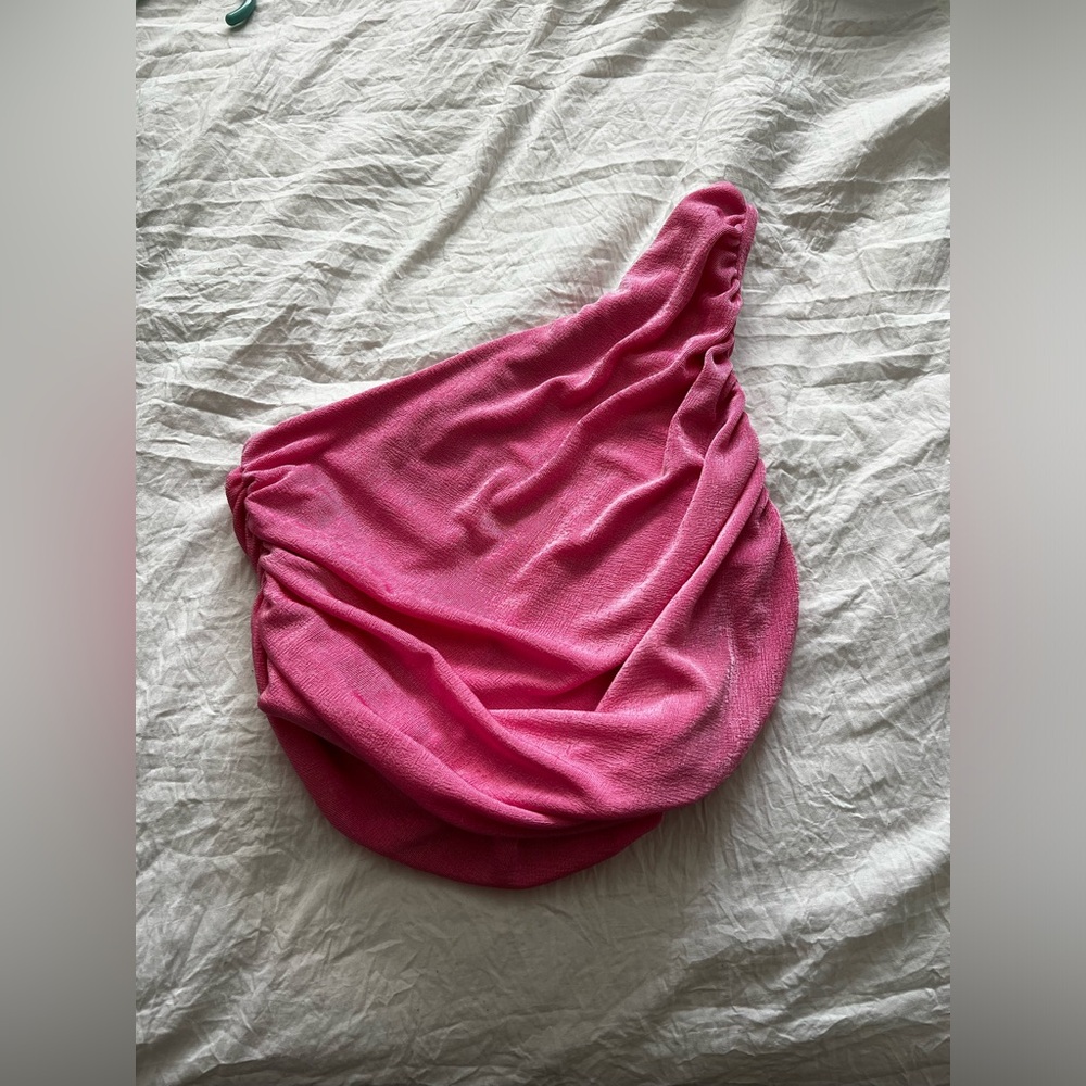 One shoulder crop top